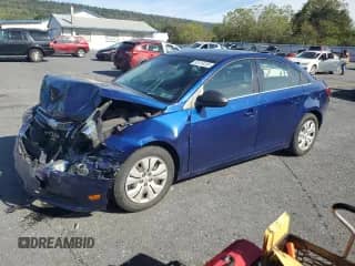 2012 Chevrolet Cruze LS z VIN 1G1PC5SH8C7221548, wystawiony jako Copart lot #85124355 z przebiegiem 138 782 mil mil oraz Szkoda całkowita • Salvage title. Historia ofert i sprzedaży dostępna na DreamBid. Obrazek 1.