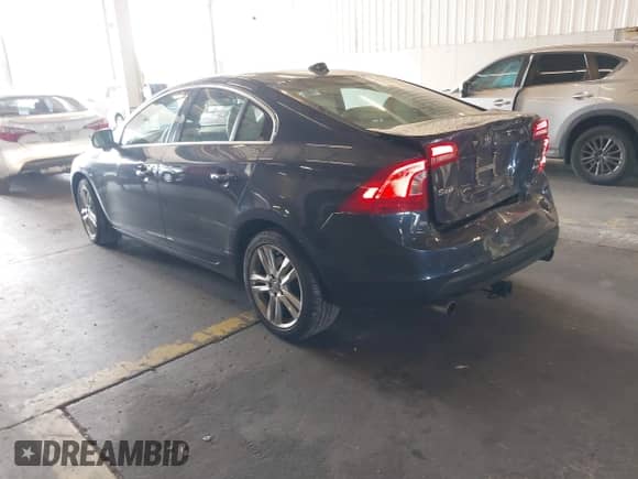 2013 Volvo S60 T5 с VIN YV1612FH9D2184973, выставлен на аукционе IAAI как лот 43136800 с пробегом 106 699 миль миль и . История ставок и продаж доступна на DreamBid. Изображение 3.