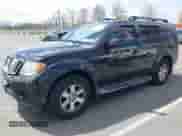 2011 Nissan Pathfinder LE z VIN 5N1AR1NB1BC601571, wystawiony jako IAAI lot #41981127 z przebiegiem 175 849 mil mil oraz . Historia ofert i sprzedaży dostępna na DreamBid. Obrazek 2.