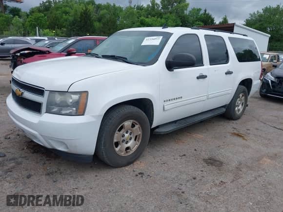 2010 Chevrolet Suburban LS z VIN 1GNUCHE09AR200640, wystawiony jako IAAI lot #42326053 z przebiegiem 218 327 mil mil oraz . Historia ofert i sprzedaży dostępna na DreamBid. Obrazek 2.