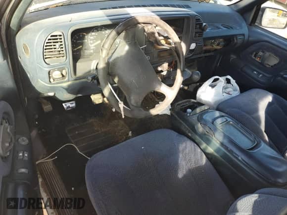 1995 GMC Sierra 1500 z VIN 2GTEC19K4S1556679, wystawiony jako Copart lot #86879064 z przebiegiem 399 030 mil mil oraz Szkoda całkowita • Salvage title. Historia ofert i sprzedaży dostępna na DreamBid. Obrazek 8.
