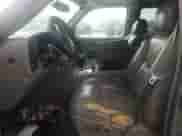2005 GMC Sierra 1500 SLT z VIN 2GTEK19B551263431, wystawiony jako Copart lot #60635575 z przebiegiem 299 324 mil mil oraz Szkoda całkowita • Salvage title. Historia ofert i sprzedaży dostępna na DreamBid. Obrazek 7.