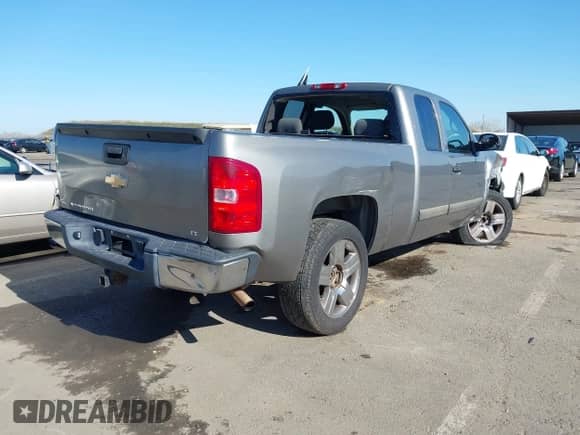 2007 Chevrolet Silverado 1500 1LT with VIN 1GCEC19J27Z609904, listed as a IAAI auction lot 41425797 with 294,241 mi miles and . Bid and sale history available at DreamBid. Image 4.