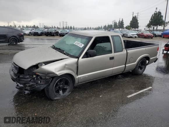 2000 Chevrolet S-10 LS with VIN 1GCCS19W5Y8229551, listed as a Copart auction lot 82489125 with 280,717 mi miles and Salvage title. Bid and sale history available at DreamBid. Image 1.