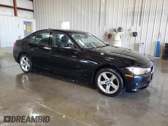 2015 BMW 3 Series 320i xDrive z VIN WBA3C3G59FNS76323, wystawiony jako Copart lot #85577595 z przebiegiem 100 163 mil mil oraz Szkoda całkowita • Salvage title. Historia ofert i sprzedaży dostępna na DreamBid. Obrazek 4.