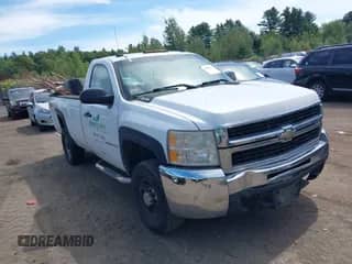 2008 Chevrolet Silverado 2500HD Work Truck z VIN 1GCHK24K88E154877, wystawiony jako IAAI lot #43003167 z przebiegiem 229 652 mil mil oraz . Historia ofert i sprzedaży dostępna na DreamBid. Obrazek 1.