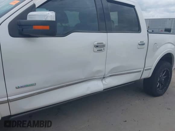 2011 Ford F-150 XLT z VIN 1FTFW1ET7BFA71519, wystawiony jako IAAI lot #42397625 z przebiegiem 205 049 mil mil oraz . Historia ofert i sprzedaży dostępna na DreamBid. Obrazek 6.