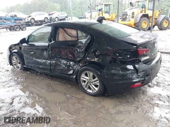 2019 Hyundai Elantra SEL z VIN 5NPD84LF3KH497536, wystawiony jako IAAI lot #42207993 z przebiegiem 77 712 mil mil oraz . Historia ofert i sprzedaży dostępna na DreamBid. Obrazek 3.