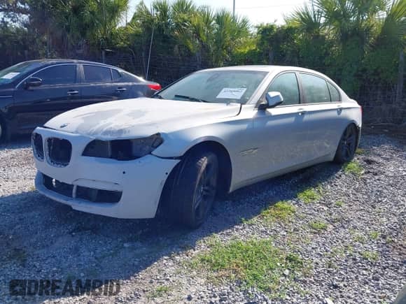 2013 BMW 7 Series 750Li с VIN WBAYE8C50DD133041, выставлен на аукционе IAAI как лот 42280002 с пробегом Не указан миль и . История ставок и продаж доступна на DreamBid. Изображение 2.