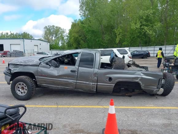 2001 Dodge 2500 с VIN 1B7KF236X1J539045, выставлен на аукционе IAAI как лот 42336915 с пробегом Не указан миль и . История ставок и продаж доступна на DreamBid. Изображение 15.