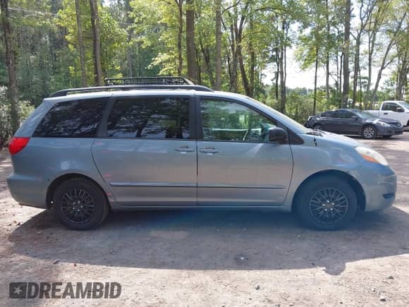 2010 Toyota Sienna CE z VIN 5TDKK4CC2AS327868, wystawiony jako IAAI lot #43291981 z przebiegiem 149 532 mil mil oraz . Historia ofert i sprzedaży dostępna na DreamBid. Obrazek 13.