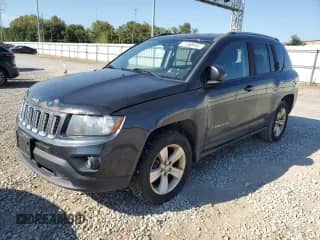 2014 Jeep Compass Sport z VIN 1C4NJDBB3ED828648, wystawiony jako Copart lot #71368445 z przebiegiem 155 934 mil mil oraz Czysty tytuł • Clean title. Historia ofert i sprzedaży dostępna na DreamBid. Obrazek 1.