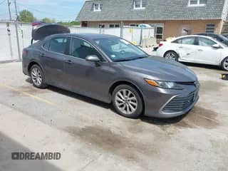 2022 Toyota Camry LE с VIN 4T1R11AK9NU658132, выставлен на аукционе IAAI как лот 42231217 с пробегом 23 049 миль миль и . История ставок и продаж доступна на DreamBid. Изображение 1.