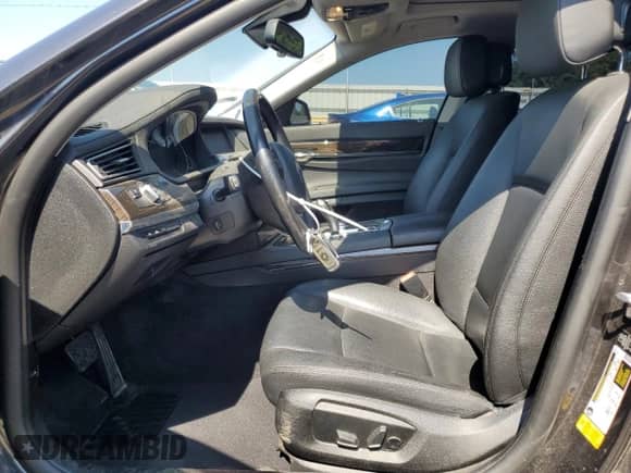 2015 BMW 7 Series 740i с VIN WBAYA6C52FD827068, выставлен на аукционе Copart как лот 61811055 с пробегом 192 299 миль миль и Списание • Salvage title. История ставок и продаж доступна на DreamBid. Изображение 7.