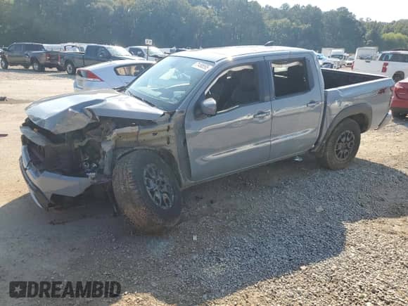 2024 Nissan Frontier Pro-4X z VIN 1N6ED1EK4RN662834, wystawiony jako Copart lot #71498595 z przebiegiem 17 312 mil mil oraz Szkoda całkowita • Salvage title. Historia ofert i sprzedaży dostępna na DreamBid. Obrazek 1.