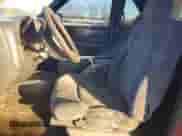 2001 Chevrolet Blazer LS z VIN 1GNCT18W51K123809, wystawiony jako Copart lot #86491294 z przebiegiem 211 514 mil mil oraz Szkoda całkowita • Salvage title. Historia ofert i sprzedaży dostępna na DreamBid. Obrazek 7.