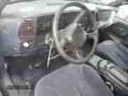 1999 Chevrolet Tahoe z VIN 3GNEK18R1XG208636, wystawiony jako Copart lot #83521334 z przebiegiem 146 408 mil mil oraz Czysty tytuł • Clean title. Historia ofert i sprzedaży dostępna na DreamBid. Obrazek 8.