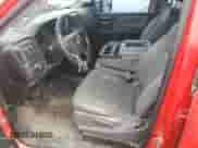 2018 Chevrolet Silverado 2500HD Work Truck z VIN 1GC2KUEG0JZ291807, wystawiony jako Copart lot #84658995 z przebiegiem 188 019 mil mil oraz Szkoda całkowita • Salvage title. Historia ofert i sprzedaży dostępna na DreamBid. Obrazek 7.