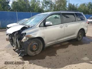 2015 Toyota Sienna LE AAS with VIN 5TDKK3DC2FS575053, listed as a Copart auction lot 71449105 with 667,376 mi miles and Clean title. Bid and sale history available at DreamBid. Image 1.