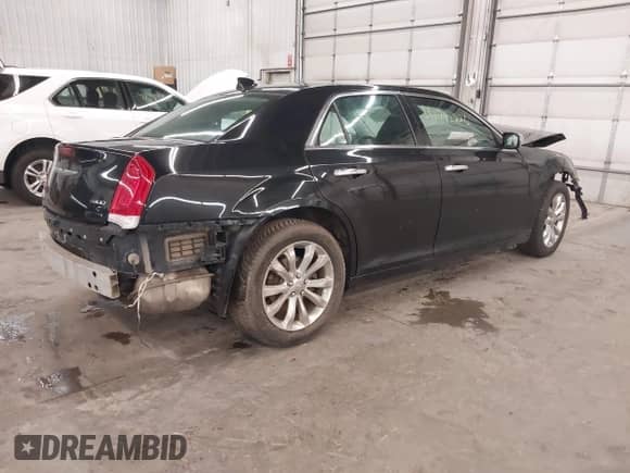 2018 Chrysler 300 Limited z VIN 2C3CCAKG5JH181716, wystawiony jako IAAI lot #42742226 z przebiegiem 188 662 mil mil oraz . Historia ofert i sprzedaży dostępna na DreamBid. Obrazek 4.