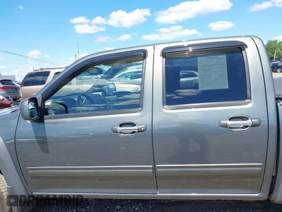 2011 Chevrolet Colorado 1LT z VIN 1GCHTCFE5B8113848, wystawiony jako IAAI lot #42781184 z przebiegiem 64 485 mil mil oraz . Historia ofert i sprzedaży dostępna na DreamBid. Obrazek 14.