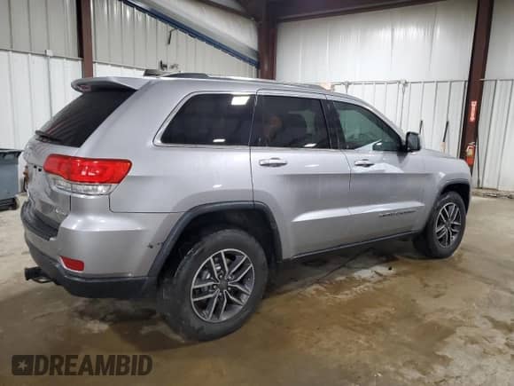 2017 Jeep Grand Cherokee Laredo with VIN 1C4RJFAG4HC811085, listed as a Copart auction lot 81564095 with 136,410 mi miles and Salvage title. Bid and sale history available at DreamBid. Image 3.