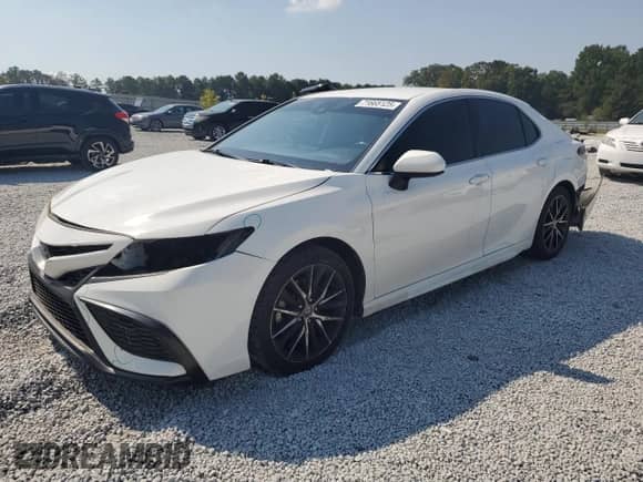 2021 Toyota Camry SE Nightshade z VIN 4T1G11AK8MU408838, wystawiony jako Copart lot #71665125 z przebiegiem 106 701 mil mil oraz Szkoda całkowita • Salvage title. Historia ofert i sprzedaży dostępna na DreamBid. Obrazek 1.