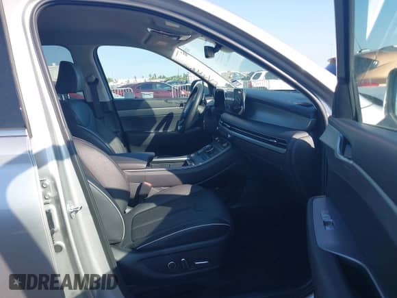 2025 Hyundai Palisade SEL with VIN KM8R24GE5SU882333, listed as a IAAI auction lot 43525790 with 16,371 mi miles and . Bid and sale history available at DreamBid. Image 5.