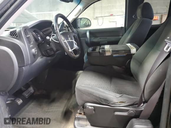 2007 Chevrolet Silverado 1500 1LT with VIN 2GCEK190171509697, listed as a Copart auction lot 80943505 with 264,365 mi miles and Clean title. Bid and sale history available at DreamBid. Image 7.