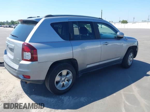 2016 Jeep Compass Latitude z VIN 1C4NJCEA2GD735121, wystawiony jako IAAI lot #43277501 z przebiegiem 162 363 mil mil oraz . Historia ofert i sprzedaży dostępna na DreamBid. Obrazek 4.