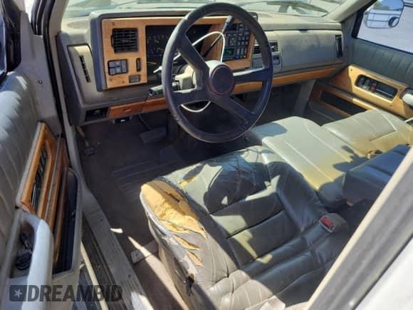 1993 GMC Sierra 1500 z VIN 2GDEC19K5P1557875, wystawiony jako Copart lot #58270385 z przebiegiem 134 103 mil mil oraz Szkoda całkowita • Salvage title. Historia ofert i sprzedaży dostępna na DreamBid. Obrazek 8.