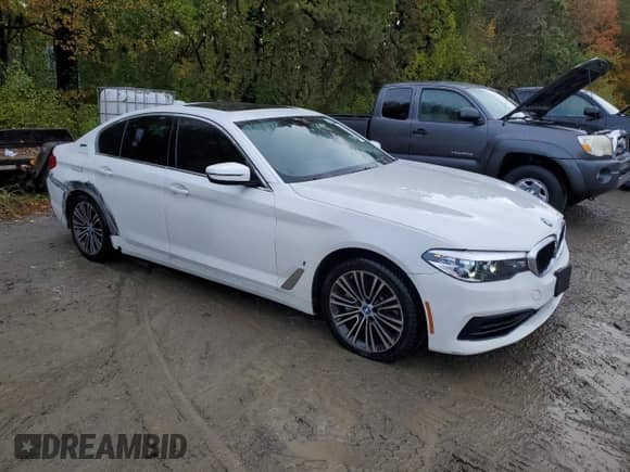 2019 BMW 5 Series 530e xDrive z VIN WBAJB1C56KB376427, wystawiony jako Copart lot #86803255 z przebiegiem Nie podano mil oraz Czysty tytuł • Clean title. Historia ofert i sprzedaży dostępna na DreamBid. Obrazek 4.
