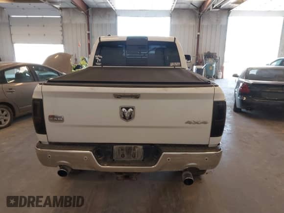 2015 Ram 1500 Laramie Limited z VIN 1C6RR7WM6FS678840, wystawiony jako IAAI lot #42040449 z przebiegiem Nie podano mil oraz . Historia ofert i sprzedaży dostępna na DreamBid. Obrazek 16.