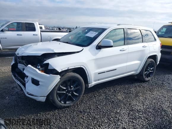 2018 Jeep Grand Cherokee Upland z VIN 1C4RJFAG9JC106126, wystawiony jako IAAI lot #41402779 z przebiegiem 68 876 mil mil oraz . Historia ofert i sprzedaży dostępna na DreamBid. Obrazek 18.