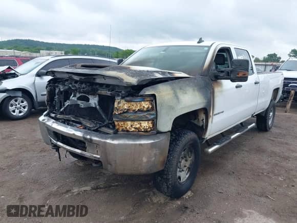 2017 Chevrolet Silverado 2500HD Work Truck z VIN 1GC1KUEY5HF235460, wystawiony jako IAAI lot #42482697 z przebiegiem Nie podano mil oraz . Historia ofert i sprzedaży dostępna na DreamBid. Obrazek 6.