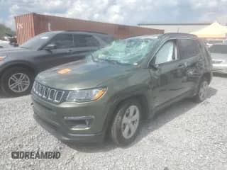2021 Jeep Compass Latitude z VIN 3C4NJCBB5MT573696, wystawiony jako Copart lot #68882555 z przebiegiem Nie podano mil oraz Szkoda całkowita • Salvage title. Historia ofert i sprzedaży dostępna na DreamBid. Obrazek 1.