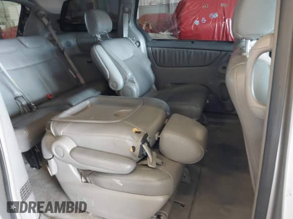 2004 Toyota Sienna XLE z VIN 5TDZA22C44S072233, wystawiony jako IAAI lot #42223676 z przebiegiem 210 468 mil mil oraz . Historia ofert i sprzedaży dostępna na DreamBid. Obrazek 8.