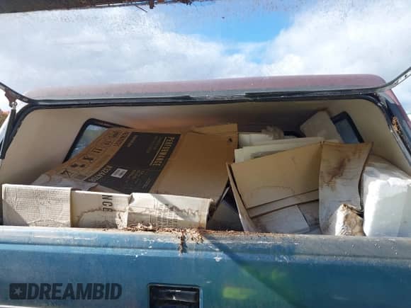 1991 Chevrolet Silverado 1500 z VIN 1GCDK14K3MZ161358, wystawiony jako IAAI lot #43497856 z przebiegiem 143 100 mil mil oraz . Historia ofert i sprzedaży dostępna na DreamBid. Obrazek 14.