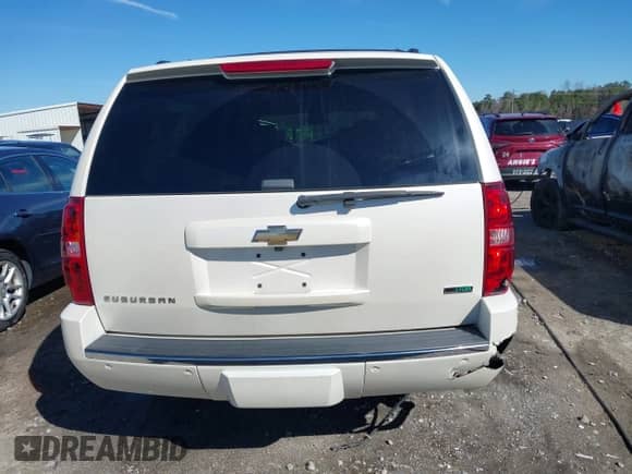 2010 Chevrolet Suburban LTZ z VIN 1GNUCKE02AR149351, wystawiony jako IAAI lot #41678458 z przebiegiem 200 789 mil mil oraz . Historia ofert i sprzedaży dostępna na DreamBid. Obrazek 17.
