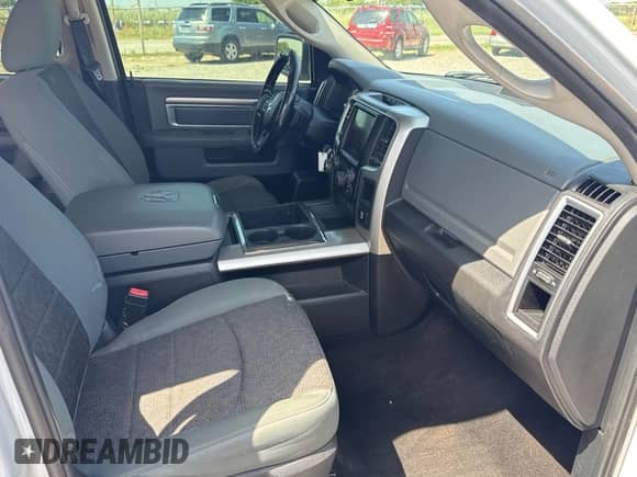 2014 Ram 1500 Big Horn z VIN 1C6RR7LM1ES390694, wystawiony jako Copart lot #65800175 z przebiegiem 258 640 mil mil oraz Czysty tytuł • Clean title. Historia ofert i sprzedaży dostępna na DreamBid. Obrazek 5.