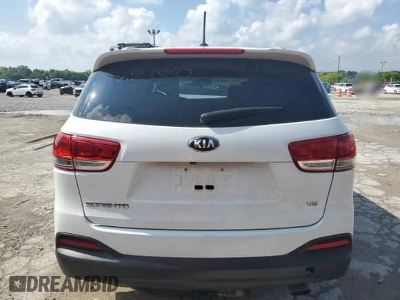 2017 Kia Sorento LX z VIN 5XYPG4A55HG224897, wystawiony jako Copart lot #63847095 z przebiegiem 164 729 mil mil oraz Szkoda całkowita • Salvage title. Historia ofert i sprzedaży dostępna na DreamBid. Obrazek 6.