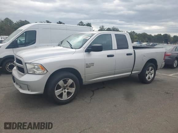 2019 Ram 1500 Tradesman z VIN 1C6RR7FG1KS523939, wystawiony jako Copart lot #54129655 z przebiegiem 279 671 mil mil oraz Czysty tytuł • Clean title. Historia ofert i sprzedaży dostępna na DreamBid. Obrazek 1.