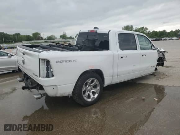 2020 Ram 1500 Big Horn z VIN 1C6SRFFM3LN249127, wystawiony jako Copart lot #55855595 z przebiegiem 70 861 mil mil oraz Szkoda całkowita • Salvage title. Historia ofert i sprzedaży dostępna na DreamBid. Obrazek 3.