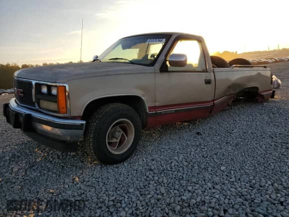 1989 GMC Sierra 1500 z VIN 1GTDC14K2KZ536277, wystawiony jako Copart lot #81375764 z przebiegiem 143 652 mil mil oraz Czysty tytuł • Clean title. Historia ofert i sprzedaży dostępna na DreamBid. Obrazek 1.