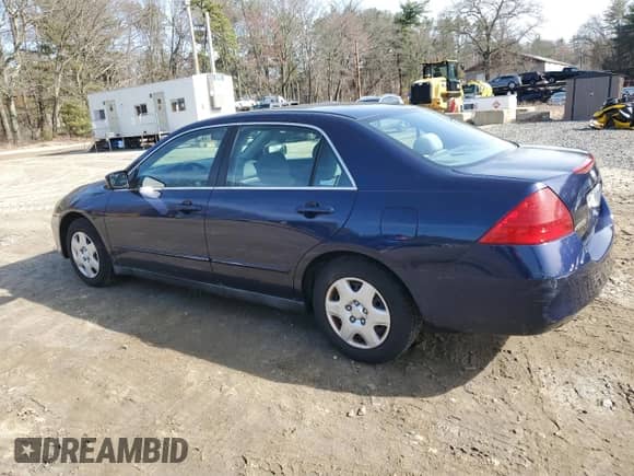2007 Honda Accord LX z VIN 1HGCM56497A175944, wystawiony jako Copart lot #52051655 z przebiegiem 108 748 mil mil oraz Czysty tytuł • Clean title. Historia ofert i sprzedaży dostępna na DreamBid. Obrazek 2.
