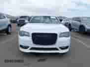 2017 Chrysler 300 S с VIN 2C3CCABGXHH616160, выставлен на аукционе IAAI как лот 42206004 с пробегом 131 306 миль миль и . История ставок и продаж доступна на DreamBid. Изображение 13.