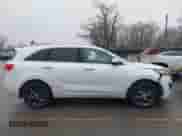 2016 Kia Sorento SXL z VIN 5XYPKDA59GG116070, wystawiony jako IAAI lot #41503521 z przebiegiem 108 516 mil mil oraz . Historia ofert i sprzedaży dostępna na DreamBid. Obrazek 13.