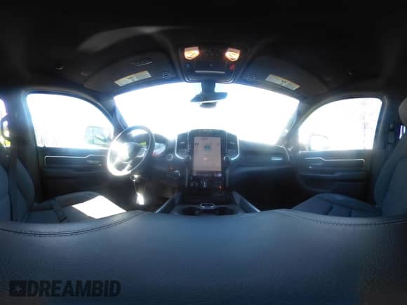 2024 Ram 1500 Big Horn z VIN 1C6SRFFT0RN150670, wystawiony jako IAAI lot #41835342 z przebiegiem 21 562 mil mil oraz . Historia ofert i sprzedaży dostępna na DreamBid. Obrazek 19.