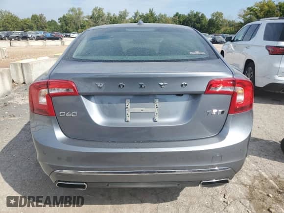 2017 Volvo S60 Inscription Platinum z VIN LYV402TM8HB143000, wystawiony jako Copart lot #80237205 z przebiegiem 72 098 mil mil oraz Szkoda całkowita • Salvage title. Historia ofert i sprzedaży dostępna na DreamBid. Obrazek 6.