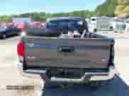 2021 Toyota Tacoma SR5 z VIN 5TFDZ5BN6MX059581, wystawiony jako IAAI lot #42051740 z przebiegiem 65 399 mil mil oraz . Historia ofert i sprzedaży dostępna na DreamBid. Obrazek 17.